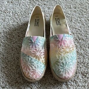 NWOT TOMS Alpargata Rope 2.0 Ombre Floral Lace Espadrille Slip On